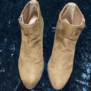 Boots tan color size 6 suede material